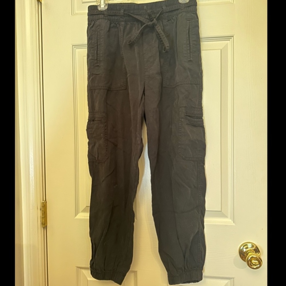 Black American Eagle joggers size small (does look gray in photo but is black)